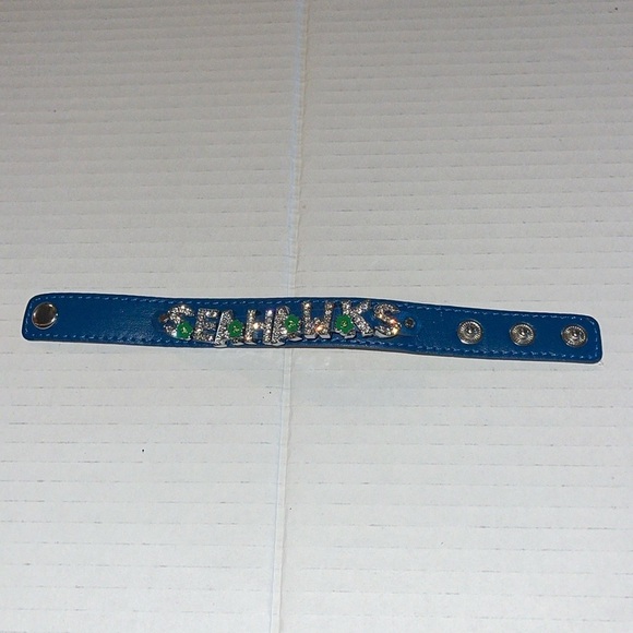 🍀6/$20🍀 Seattle Seahawks glam bracelet - Picture 1 of 5